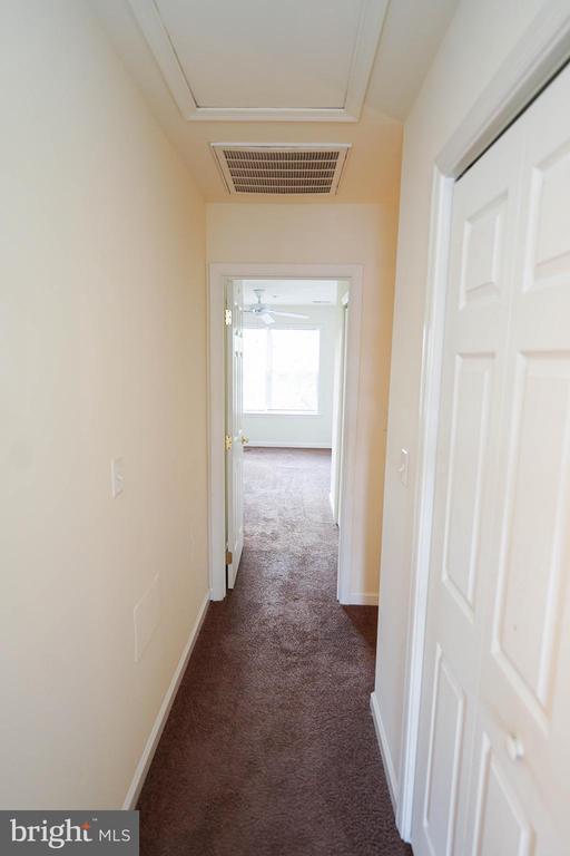 Building Photo - 420 Parkview Ct