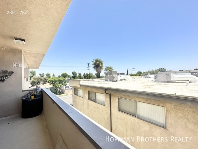 Building Photo - 17348 Burbank Blvd Encino, CA 91316