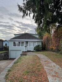 Building Photo - 1209 8th St