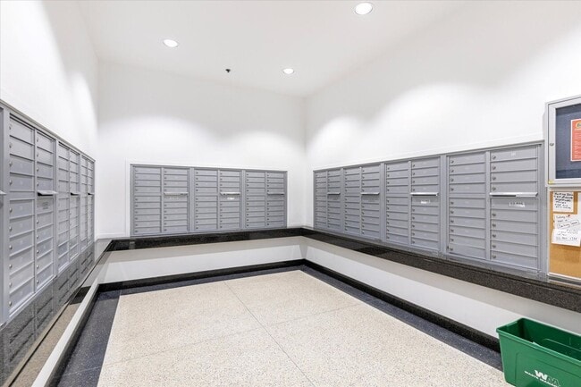 Building Photo - 757 N Orleans St