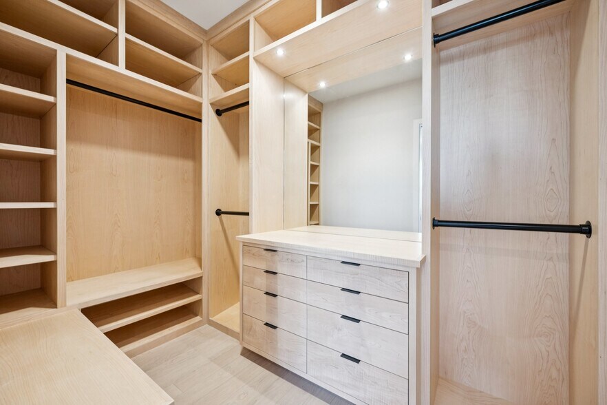 Building Photo - 900 11th St SE