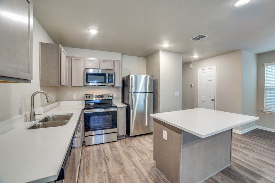 Primary Photo - Villas at College Park