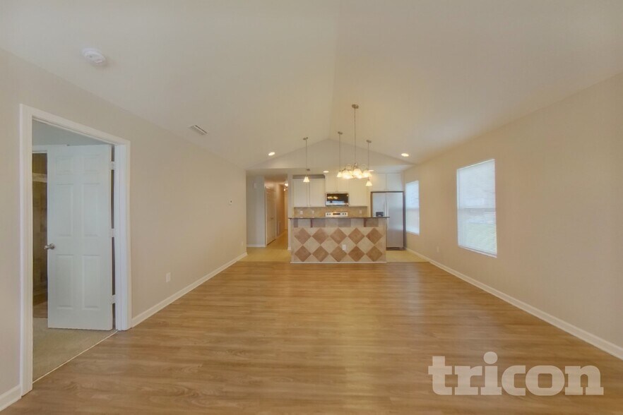 Building Photo - 4201 Broadstairs Dr SW