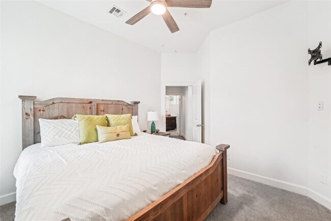 Building Photo - 17040 W Farm To Market 1097
