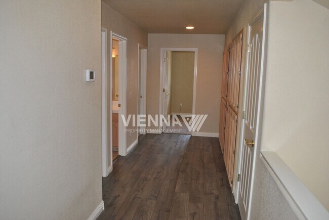 Building Photo - 5325 Thunder Ridge Cir