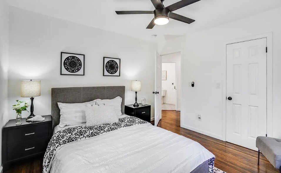 Building Photo - 2161 N Valley St