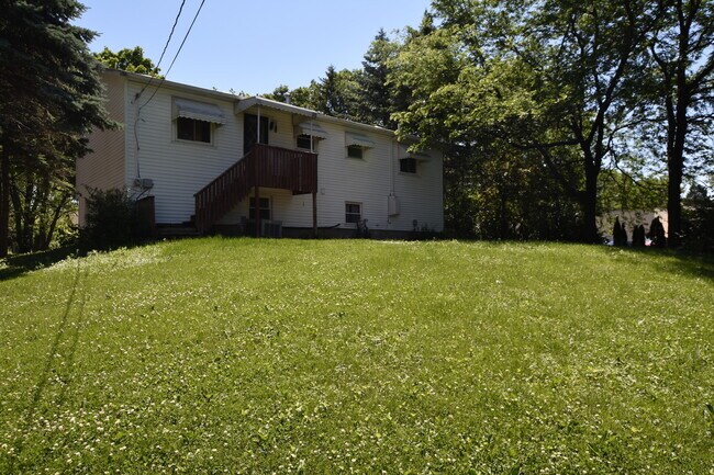Building Photo - 7852 Sprucewood Ave
