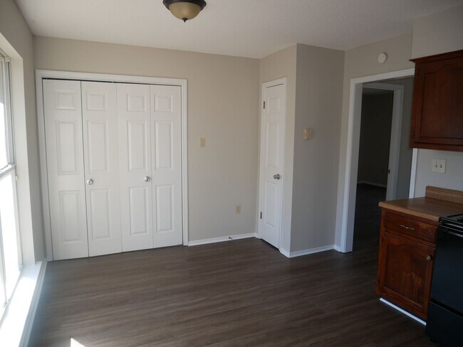 Building Photo - 6530 Jamestown Dr