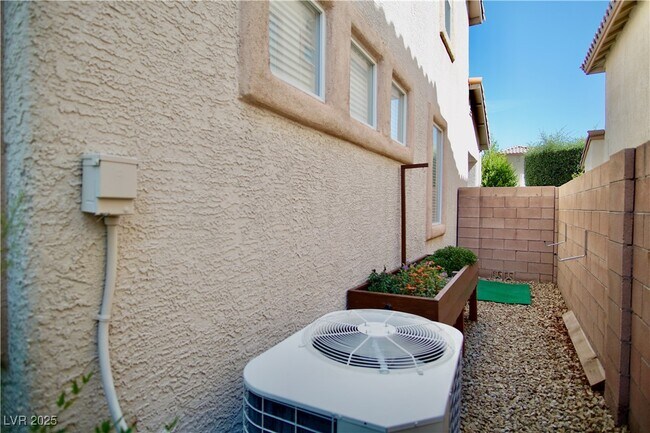 Building Photo - 10749 Turquoise Valley Dr