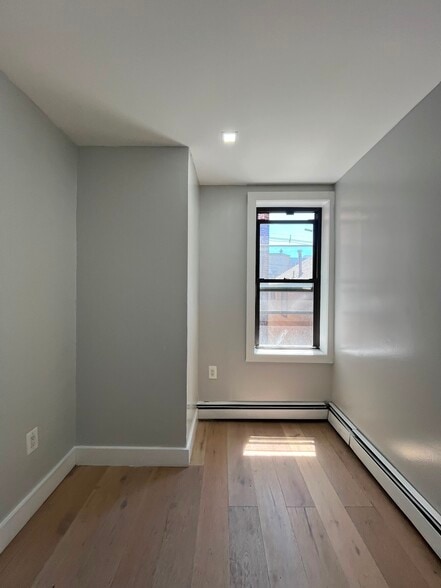 Building Photo - 326 Avenue E