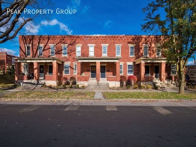 Building Photo - 419 E Mithoff St