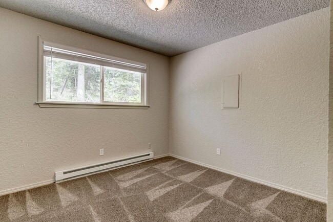 Building Photo - Recently Remodeled 2 bed 1 bath Home in Si...