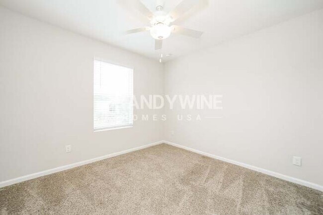 Building Photo - APPLY NOW 3BED 2.5BATH