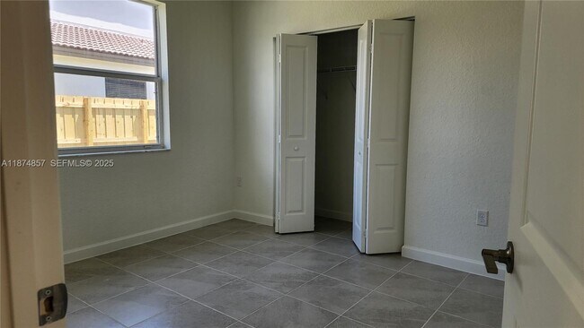 Building Photo - 2965 SE 23rd Ave