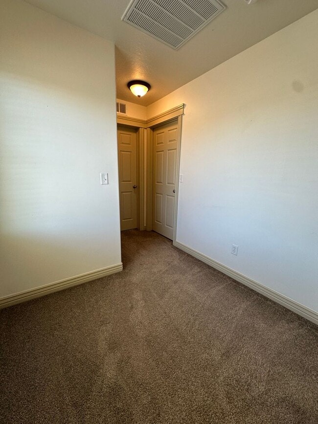 Building Photo - GET $1000 OFF THE FIRST MONTHS RENT!!!