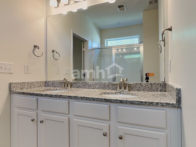 Building Photo - 1221 Bordeau Way