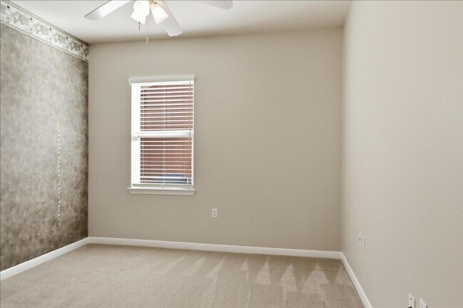 Building Photo - 809 Whispering Wind Dr