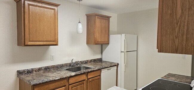 Building Photo - Indian Beach Park Duplex - walk to Ringlin...