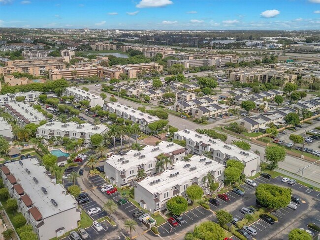 Building Photo - 670 NW 85th Pl