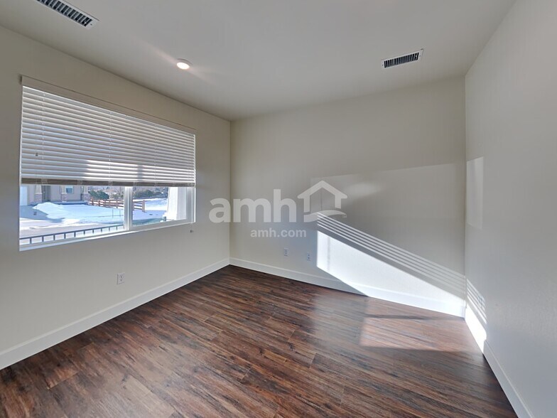 Building Photo - 15081 W 82nd Pl