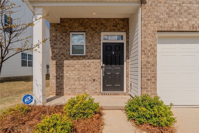 Building Photo - 14 Loebner Ln