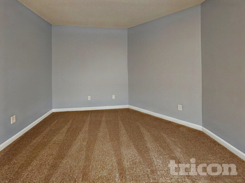 Building Photo - 410 Fox Trot Dr