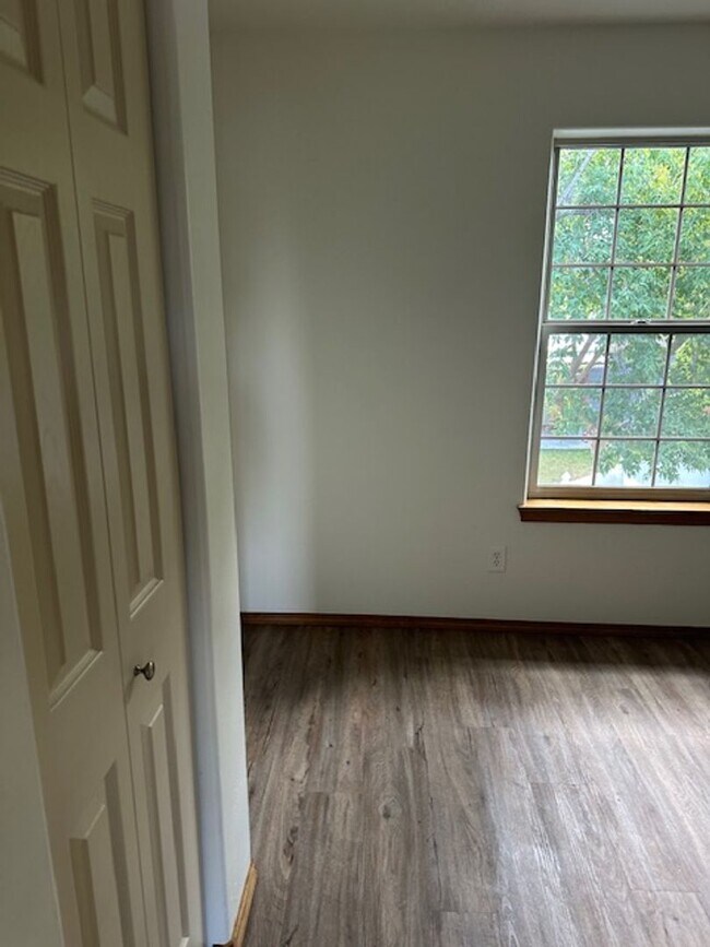 Building Photo - 3 bedroom Upscale home Mid town