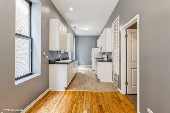 Building Photo - 1244 N Wolcott Ave