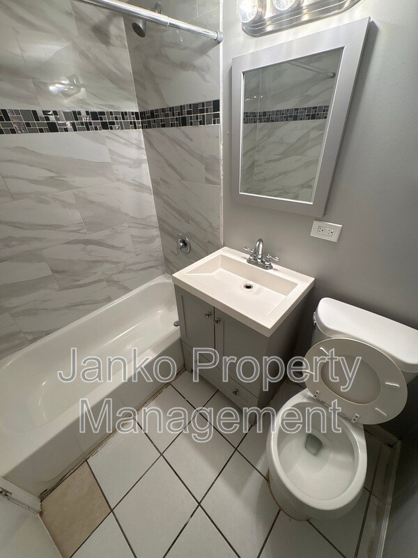 Primary Photo - 3343 Commercial Ave