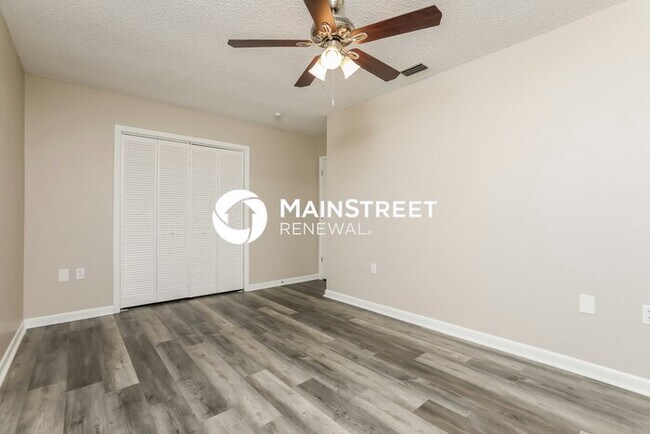 Building Photo - 3 Bedroom Pet-Friendly Home in EUSTIS, FL with Main Street Renewal
