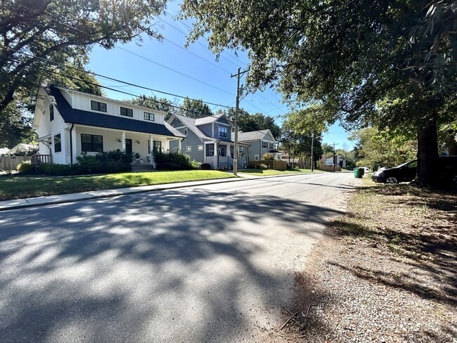 Building Photo - 2547 Pinckney Ave