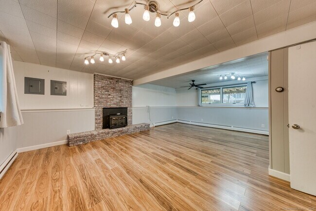 Building Photo - 16 Westgate Ln