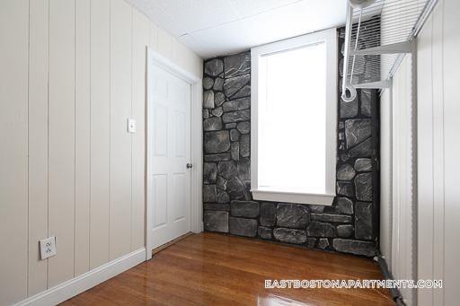 Building Photo - 28 Monmouth St