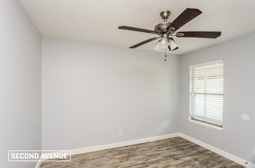 Building Photo - 1614 Hillwood Dr