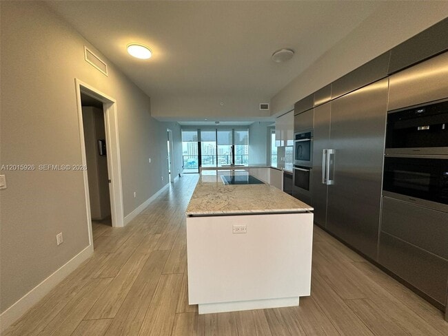 Building Photo - 5000 Island Estates Dr