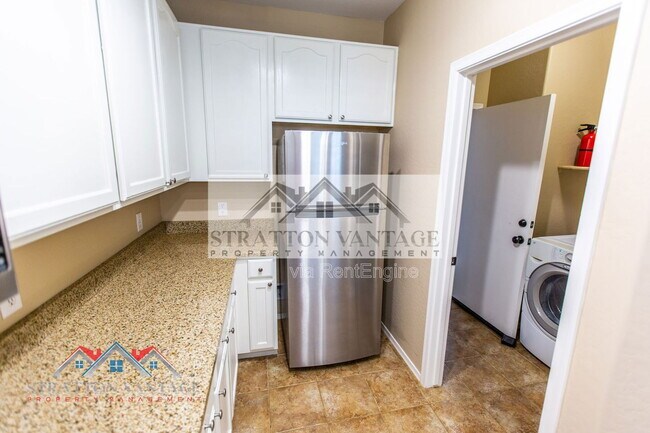 Building Photo - 2743 S Sulley Dr