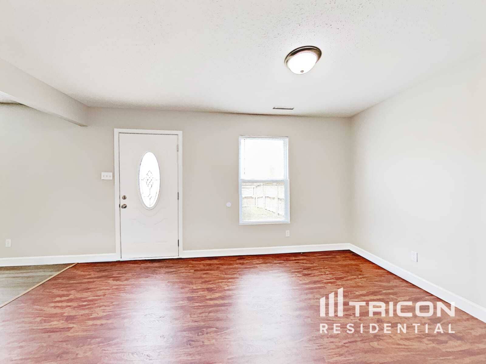 Building Photo - 10955 Woods Dr