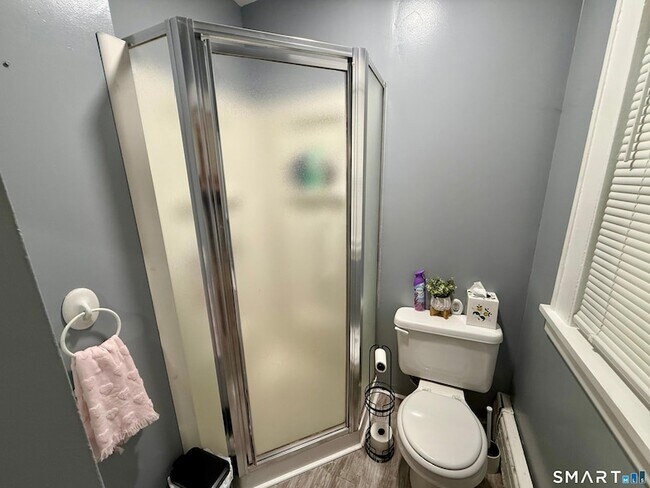 Building Photo - 64 Hickory St