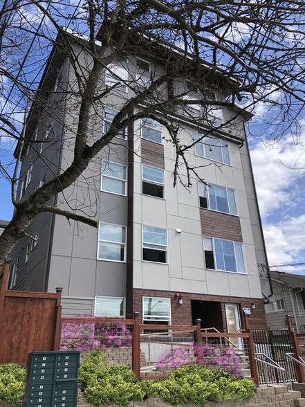 Building Photo - 10734 Stone Ave N