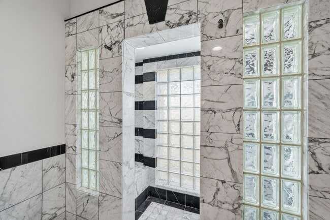 Building Photo - Elegant 3-Bedroom Home in Historic Tucson