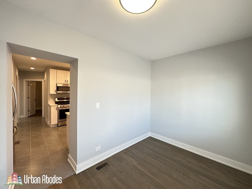 Building Photo - 5510 N Luna Ave