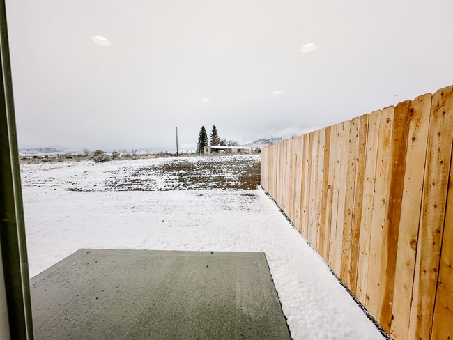 Building Photo - Newer Duplex for Rent Between Twin Bridges and Sheridan!