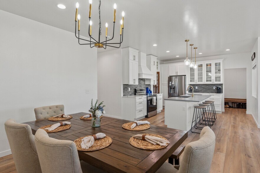 Building Photo - 1517 Golf Course Ln