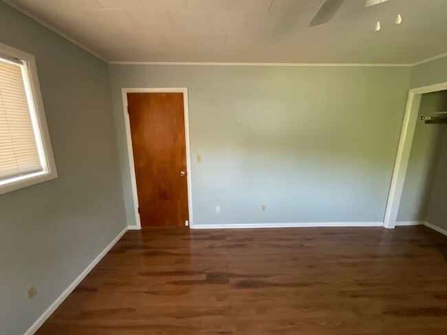 Building Photo - 10th St. Triplex