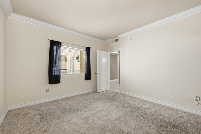 Building Photo - Luxury 1-Bedroom Rental in Guard-Gated Meridian – Walk to the Strip!