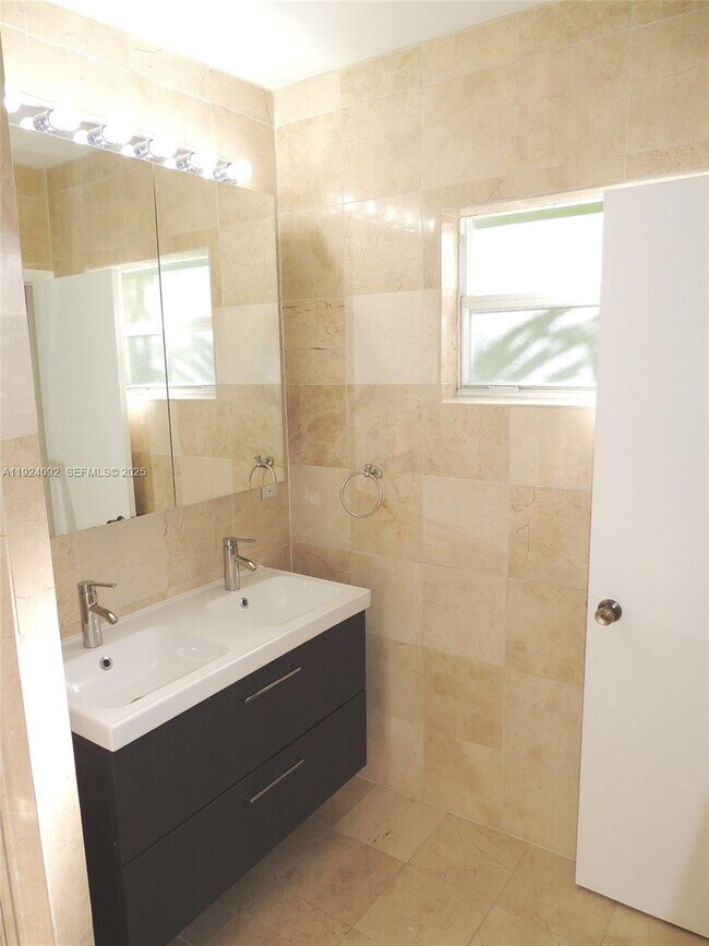 Building Photo - 1152 99th St