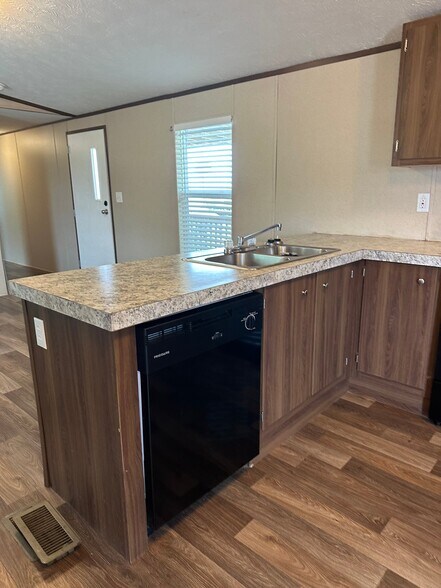 Building Photo - 833 Lovell Rd