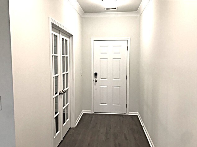 Building Photo - 518 Bush Dr
