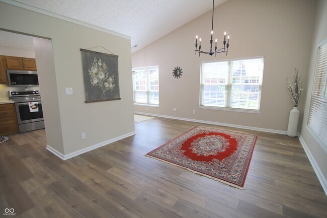 Building Photo - 730 High Dr