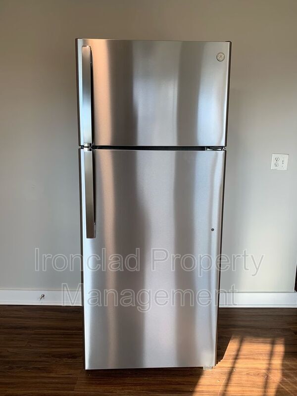 Building Photo - 27 Botsford St